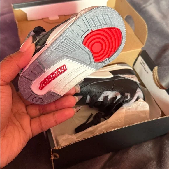 Jordan 3s size 4c - Picture 2 of 3